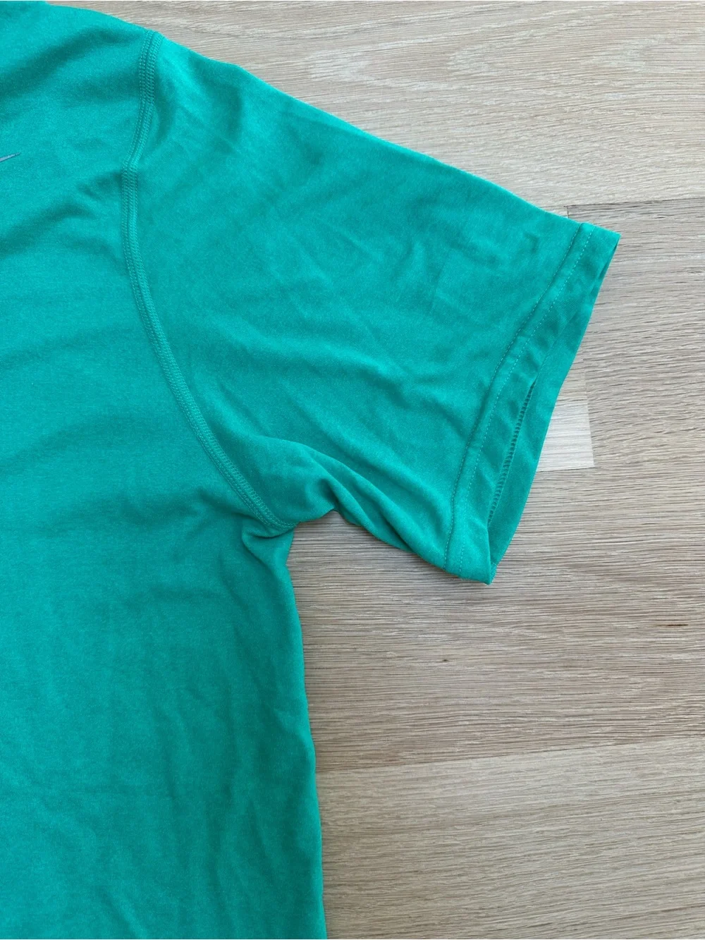 NIKE - MEN'S SHORT SLEEVE TOP - SIZE LARGE